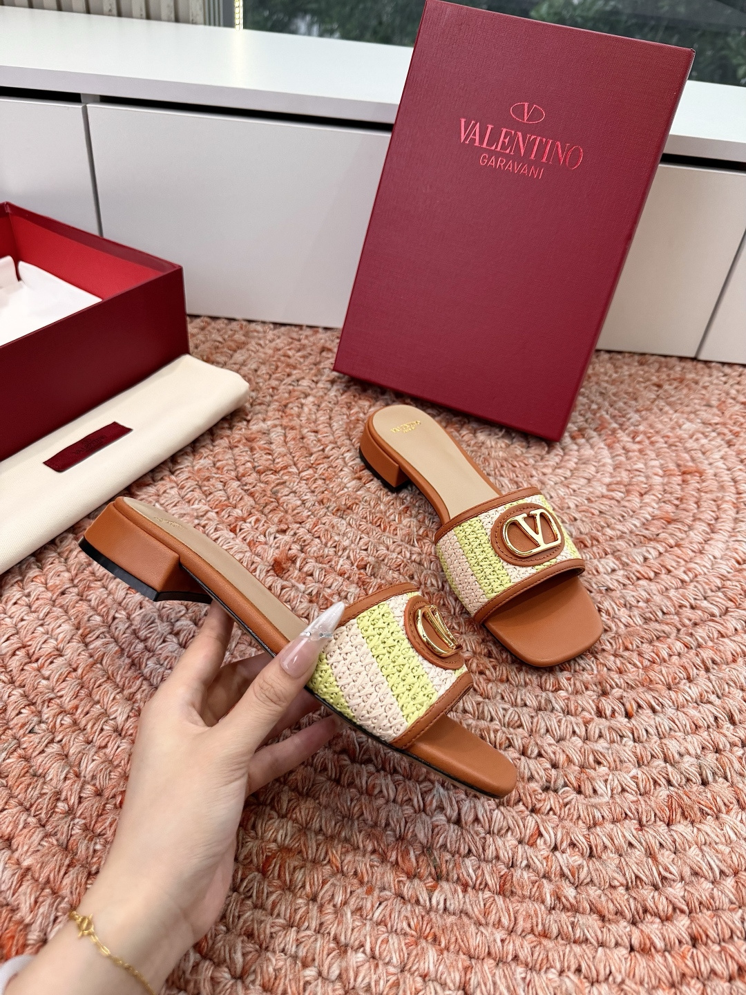 🌾G678所见即所得VALENTINO华伦天奴经典2026春夏VLOGO SIGNATURE金属扣拖鞋凉