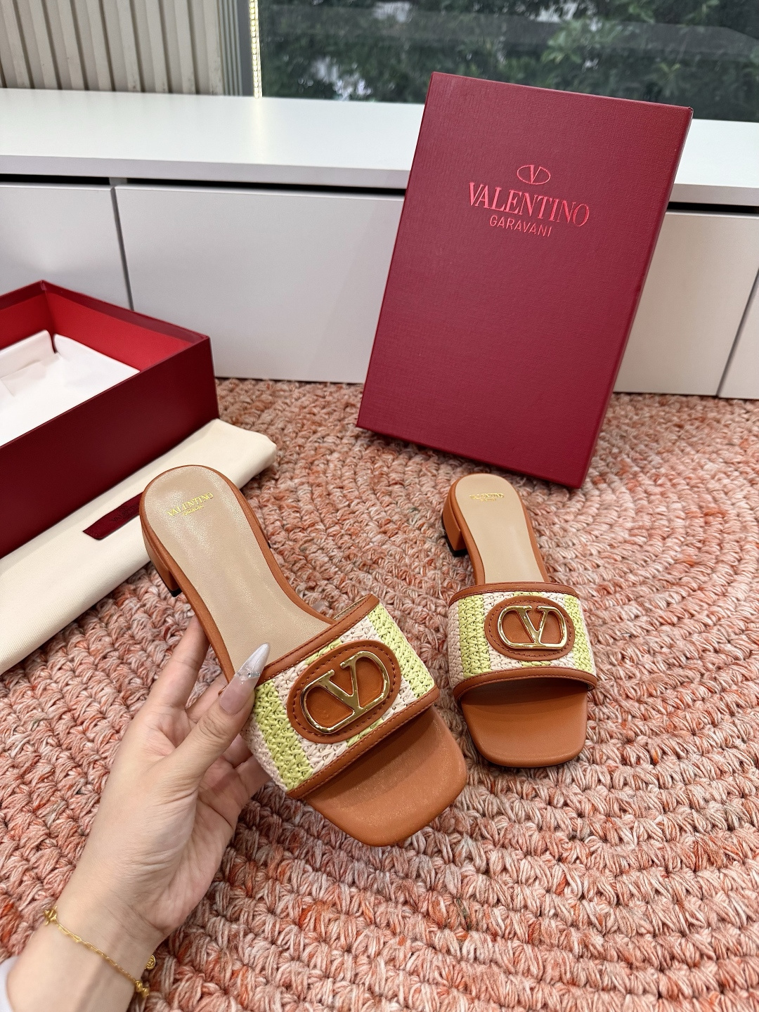 🌾G678所见即所得VALENTINO华伦天奴经典2026春夏VLOGO SIGNATURE金属扣拖鞋凉