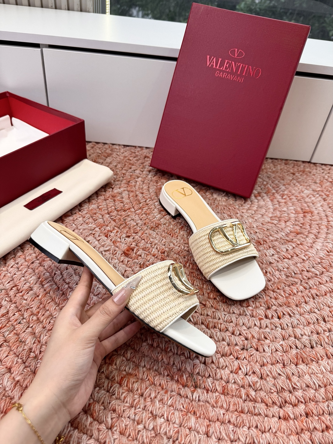 🌾G678所见即所得VALENTINO华伦天奴经典2026春夏VLOGO SIGNATURE金属扣拖鞋凉