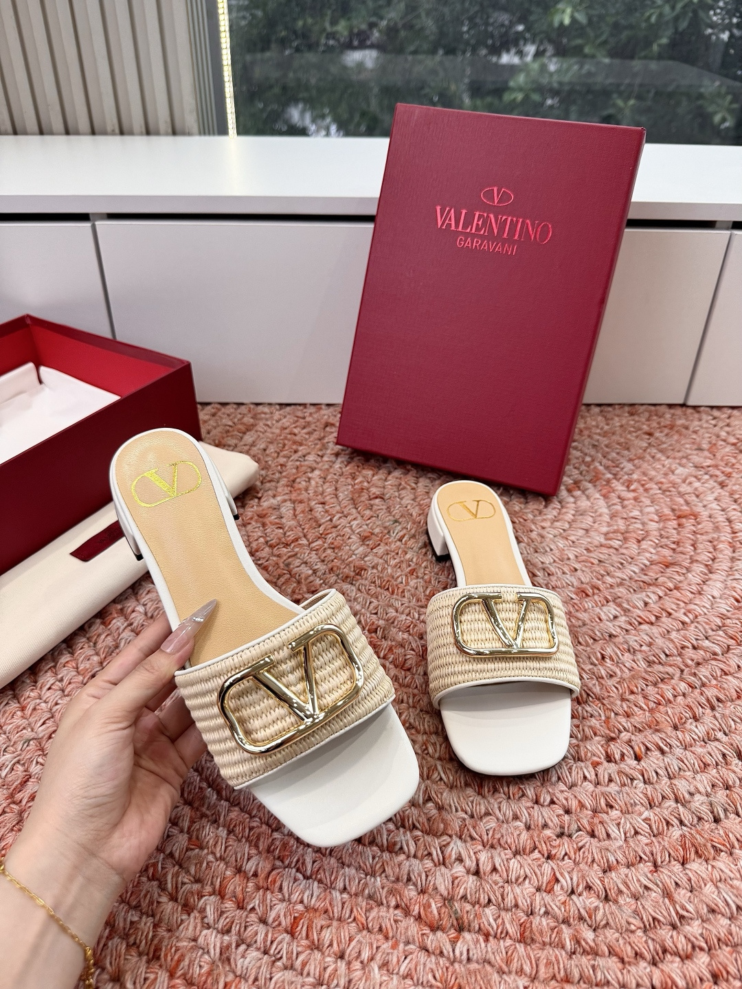 🌾G678所见即所得VALENTINO华伦天奴经典2026春夏VLOGO SIGNATURE金属扣拖鞋凉