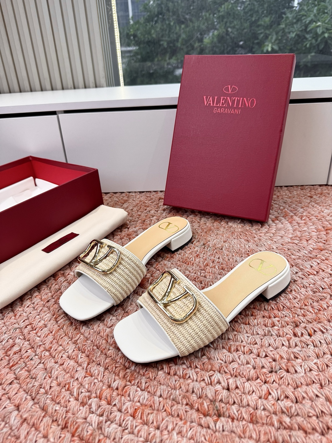 🌾G678所见即所得VALENTINO华伦天奴经典2026春夏VLOGO SIGNATURE金属扣拖鞋凉