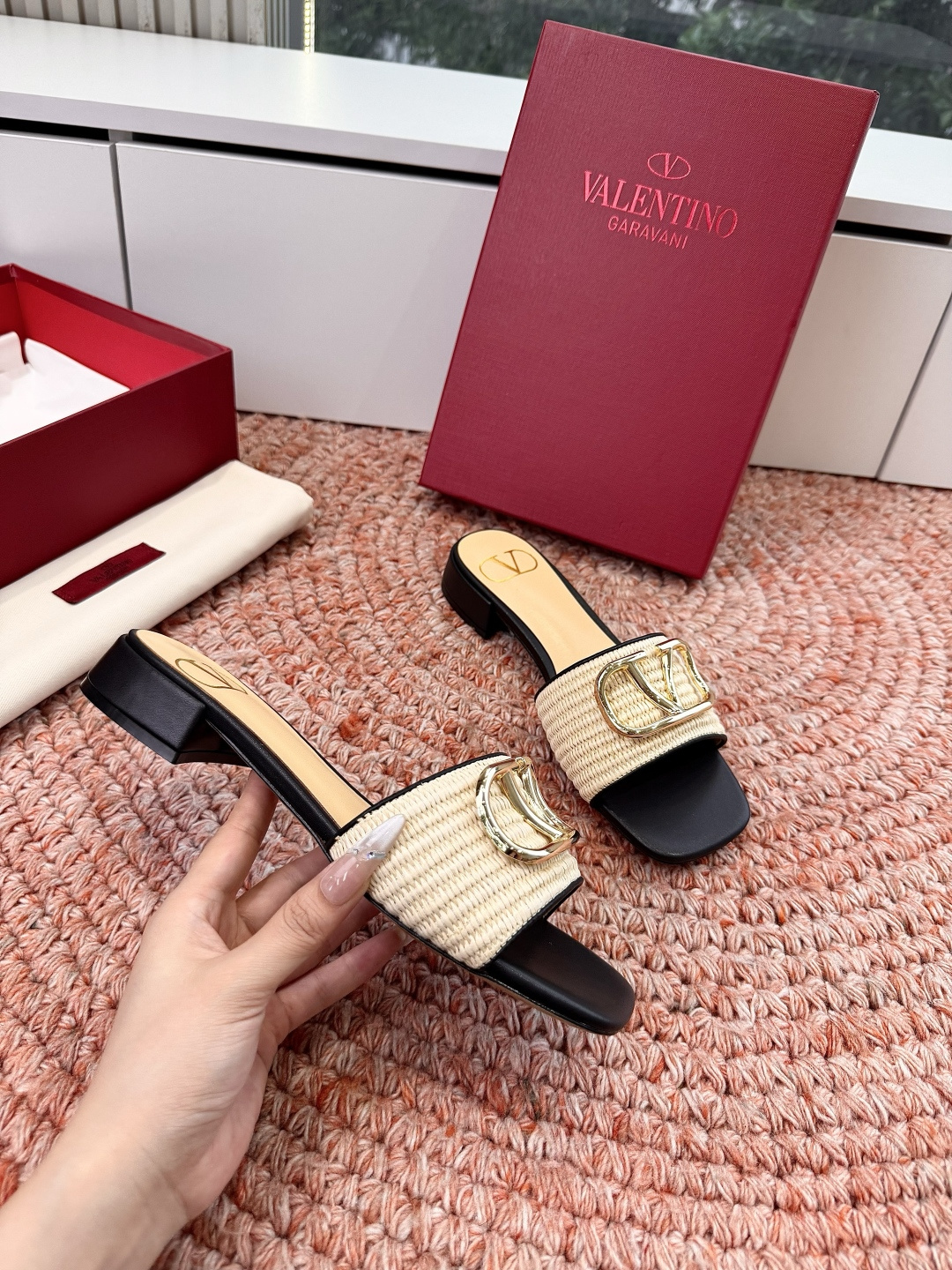 🌾G678所见即所得VALENTINO华伦天奴经典2026春夏VLOGO SIGNATURE金属扣拖鞋凉