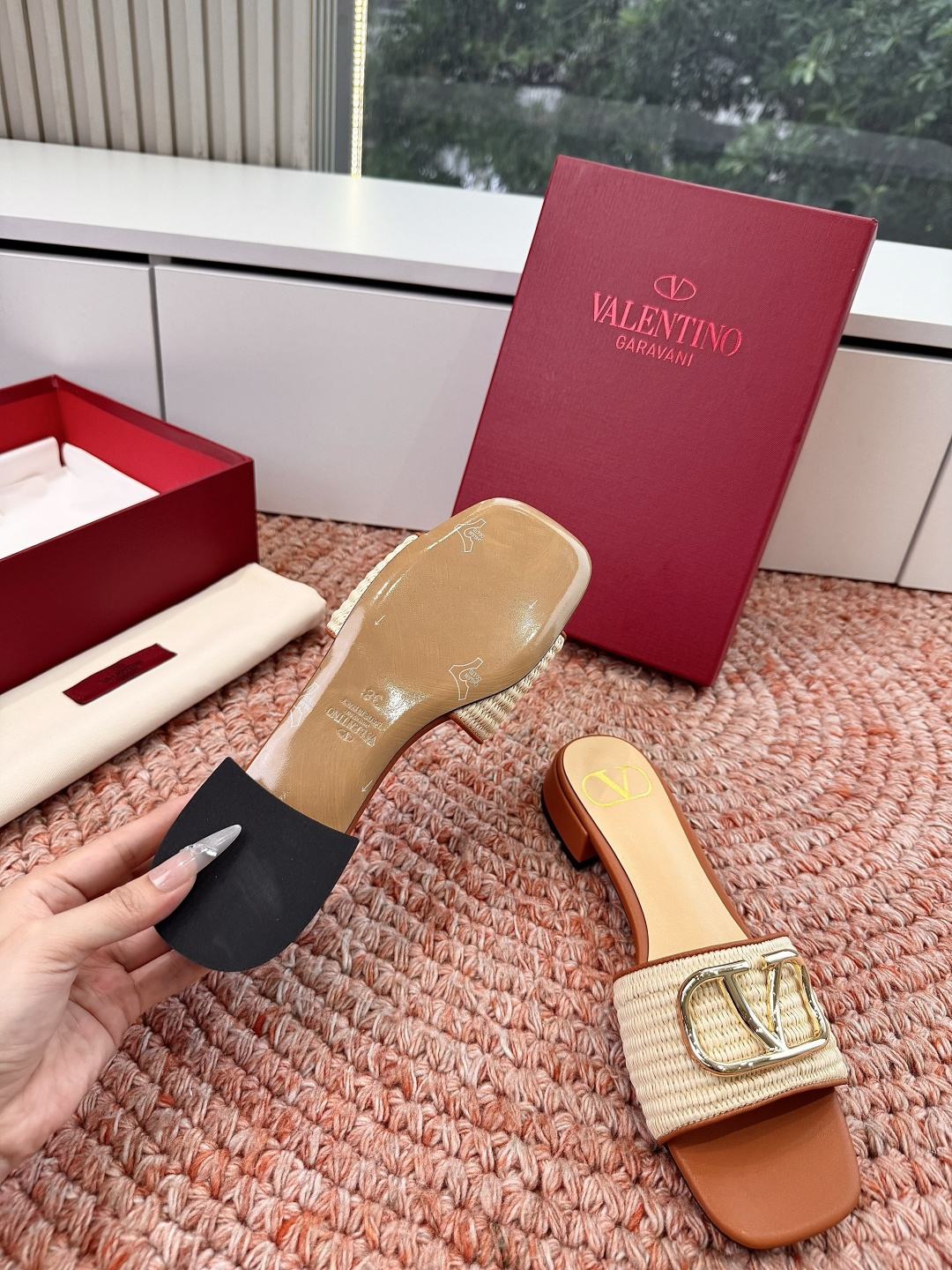 🌾G678所见即所得VALENTINO华伦天奴经典2026春夏VLOGO SIGNATURE金属扣拖鞋凉