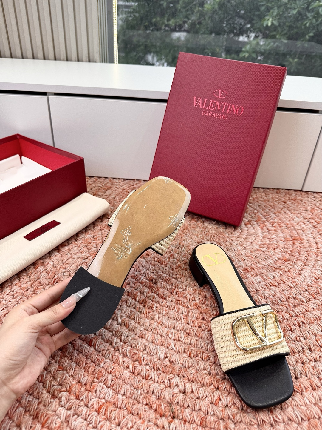 🌾G678所见即所得VALENTINO华伦天奴经典2026春夏VLOGO SIGNATURE金属扣拖鞋凉