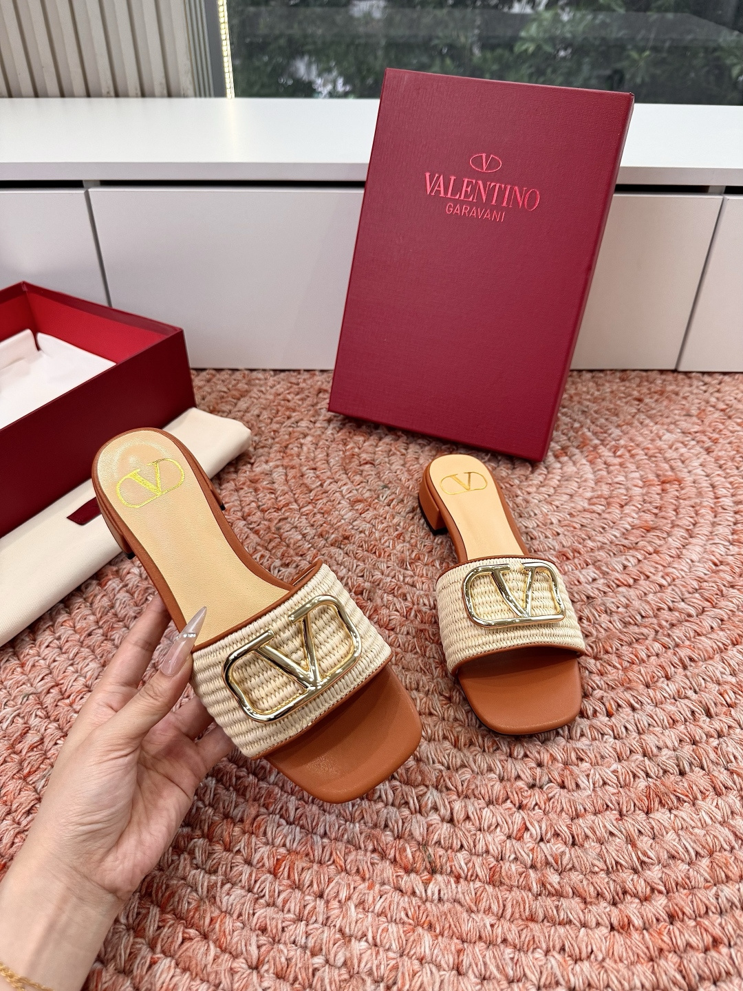 🌾G678所见即所得VALENTINO华伦天奴经典2026春夏VLOGO SIGNATURE金属扣拖鞋凉