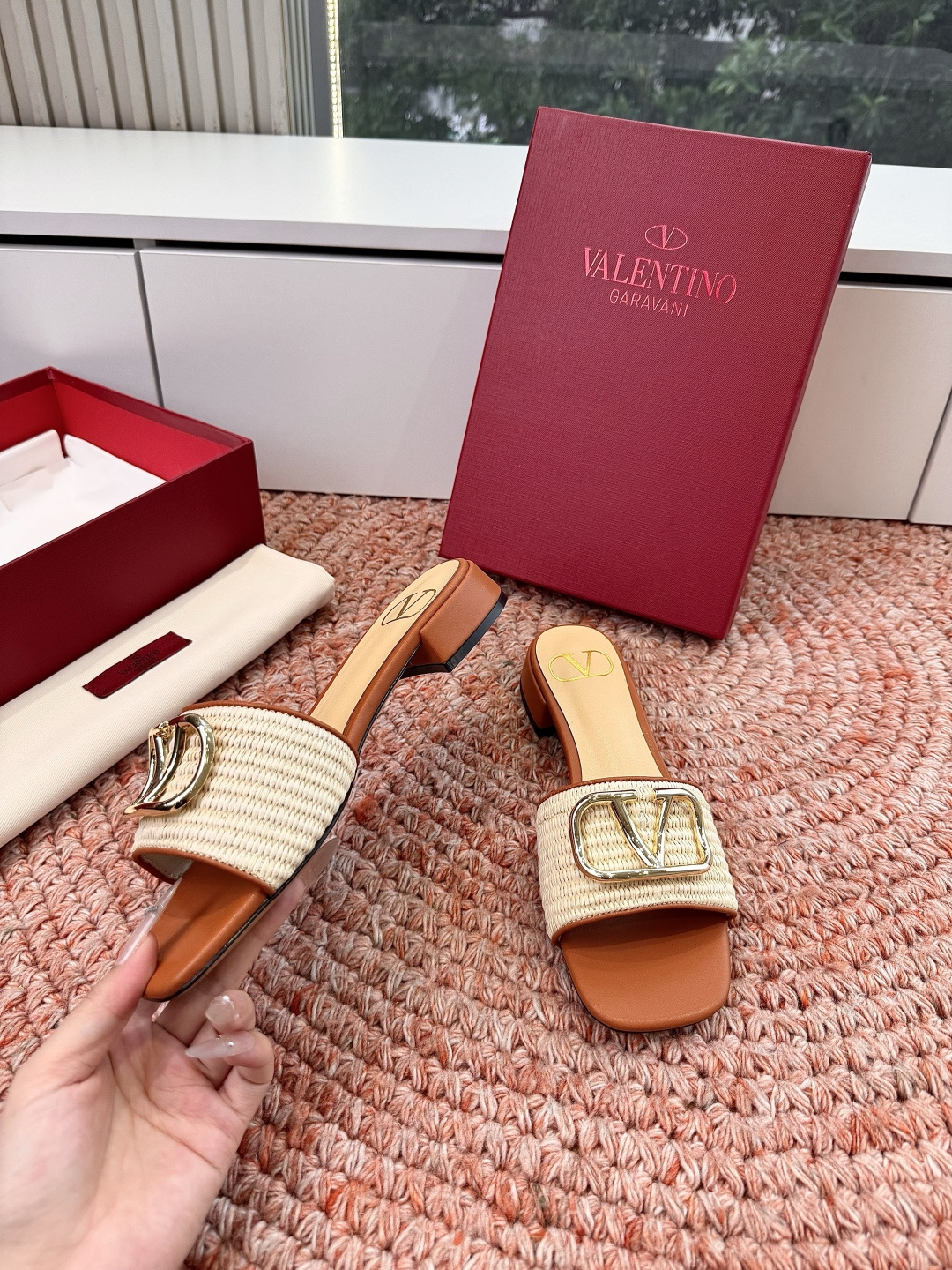 🌾G678所见即所得VALENTINO华伦天奴经典2026春夏VLOGO SIGNATURE金属扣拖鞋凉