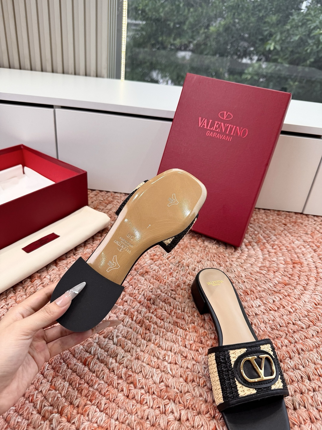 🌾G678所见即所得VALENTINO华伦天奴经典2026春夏VLOGO SIGNATURE金属扣拖鞋凉