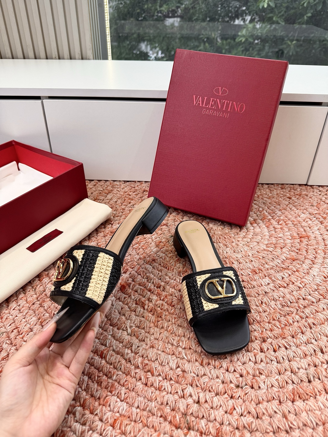 🌾G678所见即所得VALENTINO华伦天奴经典2026春夏VLOGO SIGNATURE金属扣拖鞋凉