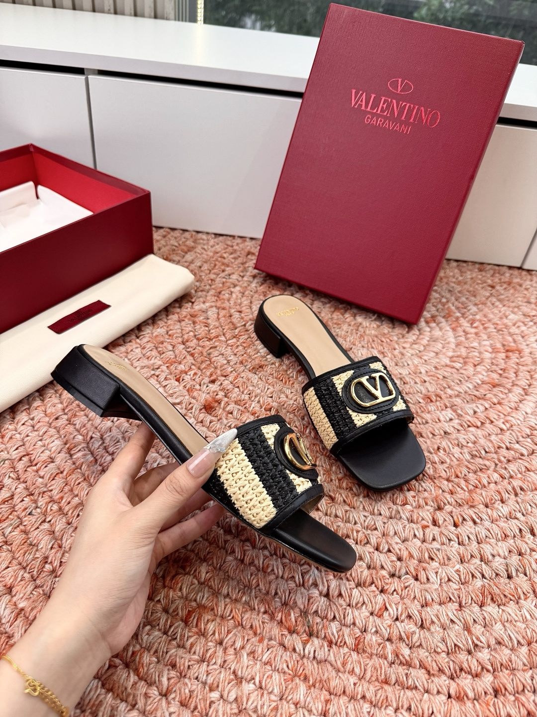 🌾G678所见即所得VALENTINO华伦天奴经典2026春夏VLOGO SIGNATURE金属扣拖鞋凉