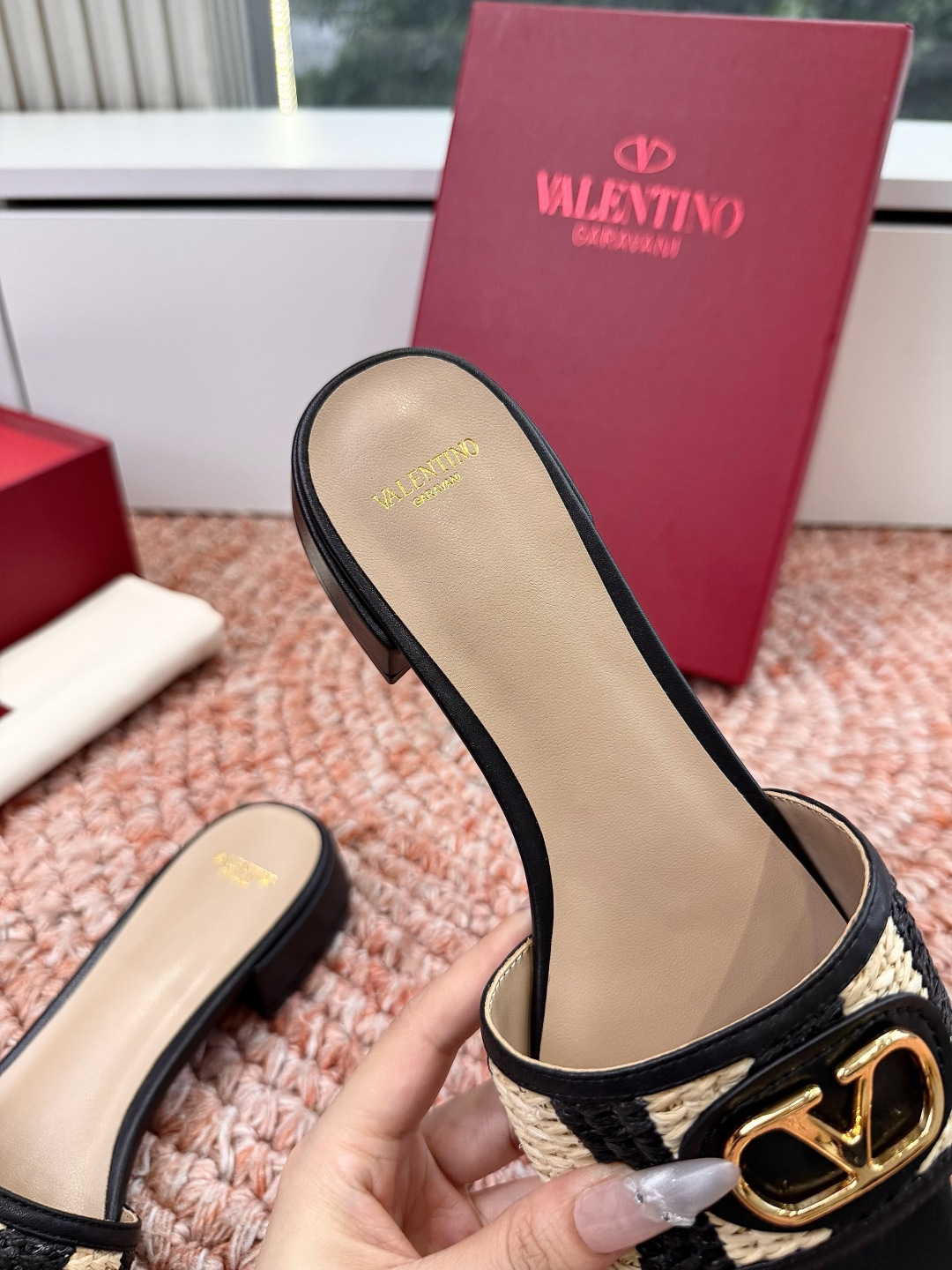 🌾G678所见即所得VALENTINO华伦天奴经典2026春夏VLOGO SIGNATURE金属扣拖鞋凉