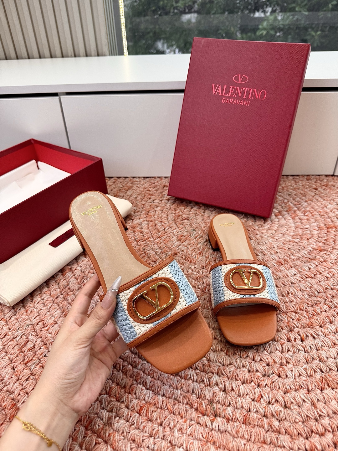 🌾G678所见即所得VALENTINO华伦天奴经典2026春夏VLOGO SIGNATURE金属扣拖鞋凉