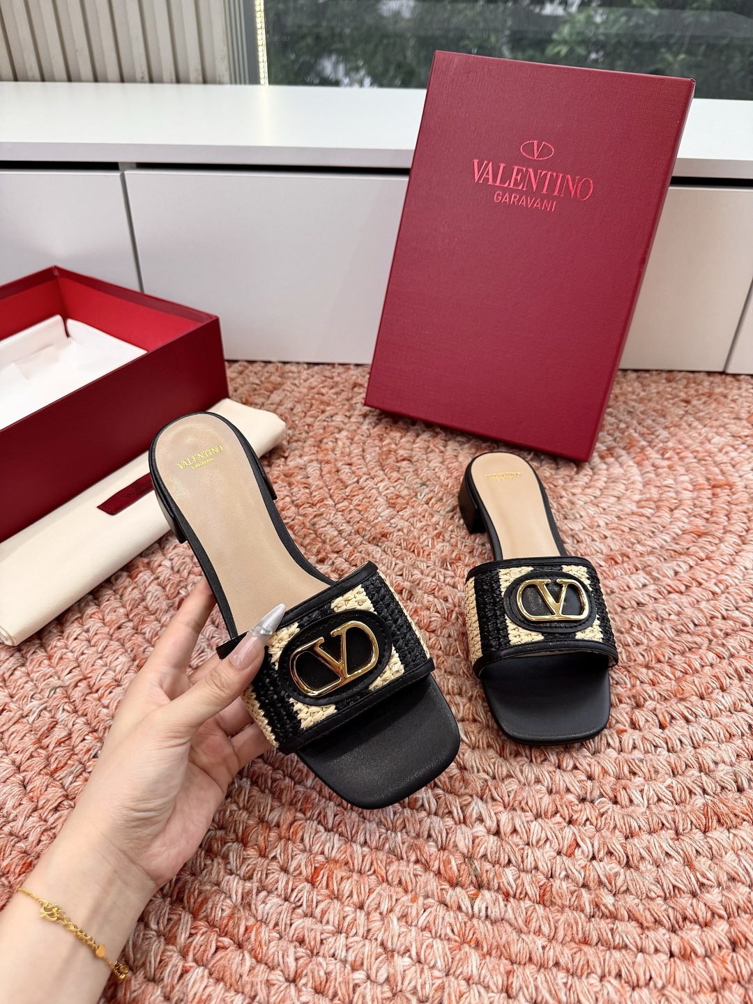 🌾G678所见即所得VALENTINO华伦天奴经典2026春夏VLOGO SIGNATURE金属扣拖鞋凉