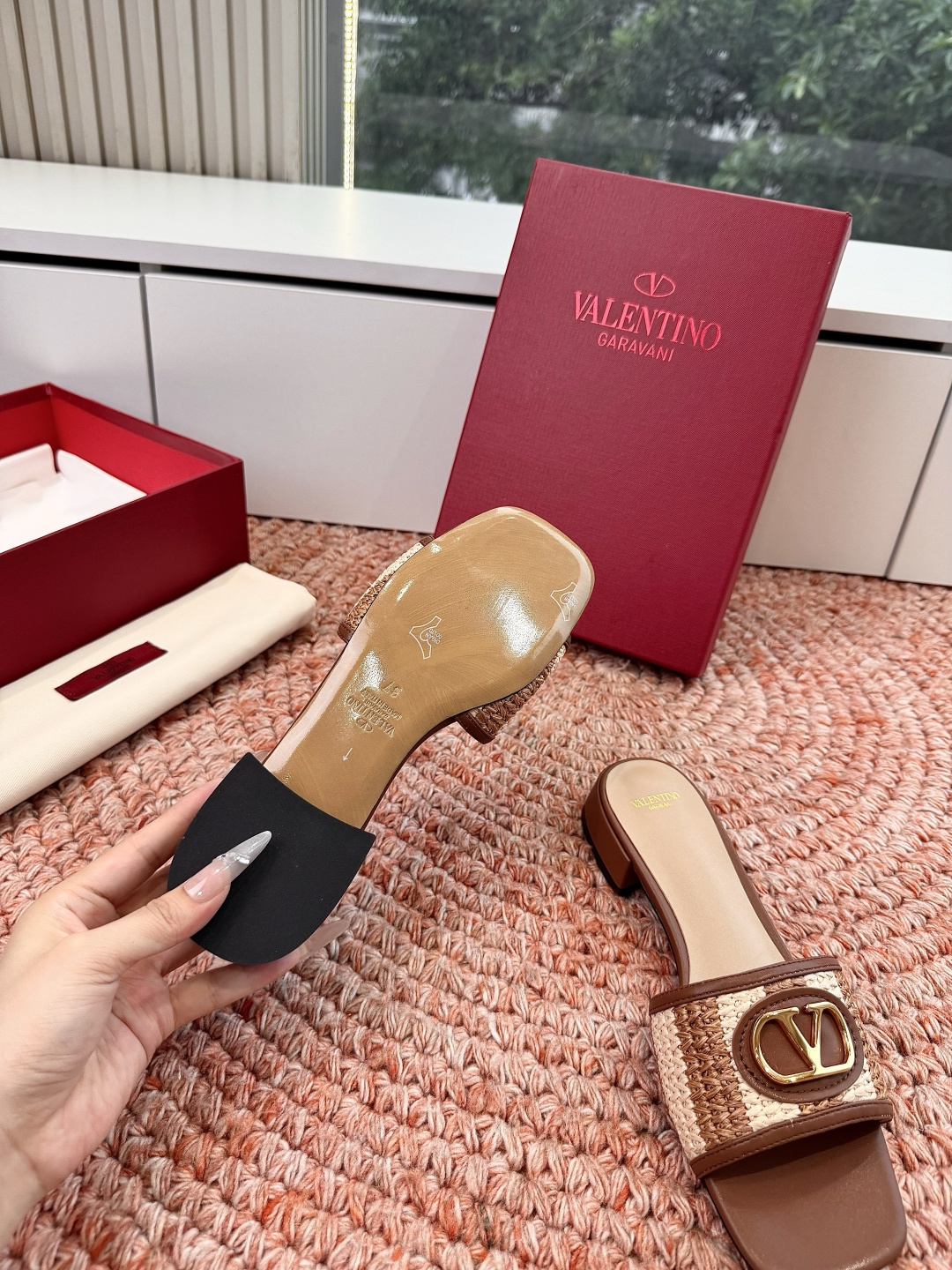 🌾G678所见即所得VALENTINO华伦天奴经典2026春夏VLOGO SIGNATURE金属扣拖鞋凉