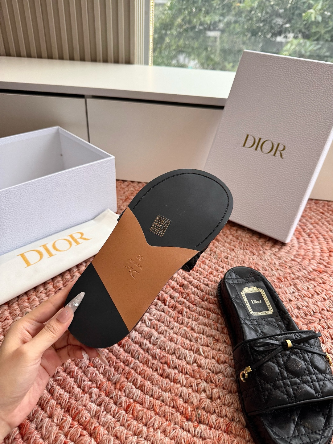 🌾代购级G133𝐃𝐢𝐎𝐑 迪奥2026早春新款凉鞋一眼就想要的凉鞋简单大方‘低调奢华！配上醒目的Chan