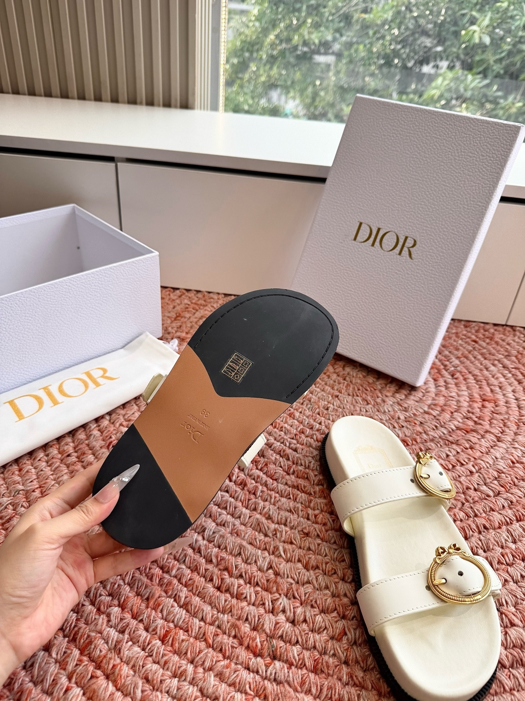 🌾代购级G133𝐃𝐢𝐎𝐑 迪奥2026早春新款凉鞋一眼就想要的凉鞋简单大方‘低调奢华！配上醒目的Chan