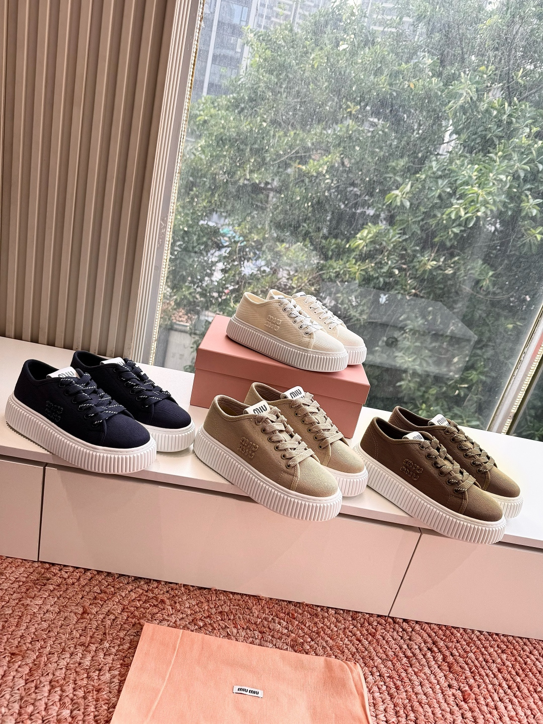 🌾G049顶级缪缪春夏新款走秀MiuMiu饼干底德训网面透气休闲鞋秀场工艺来自Miu Miu系列的细节特