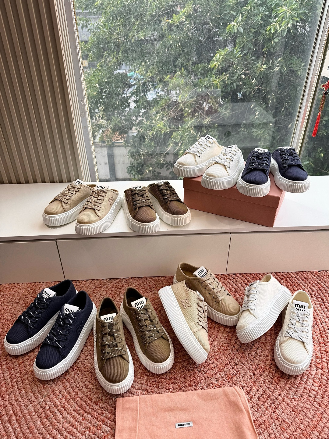 🌾G049顶级缪缪春夏新款走秀MiuMiu饼干底德训网面透气休闲鞋秀场工艺来自Miu Miu系列的细节特