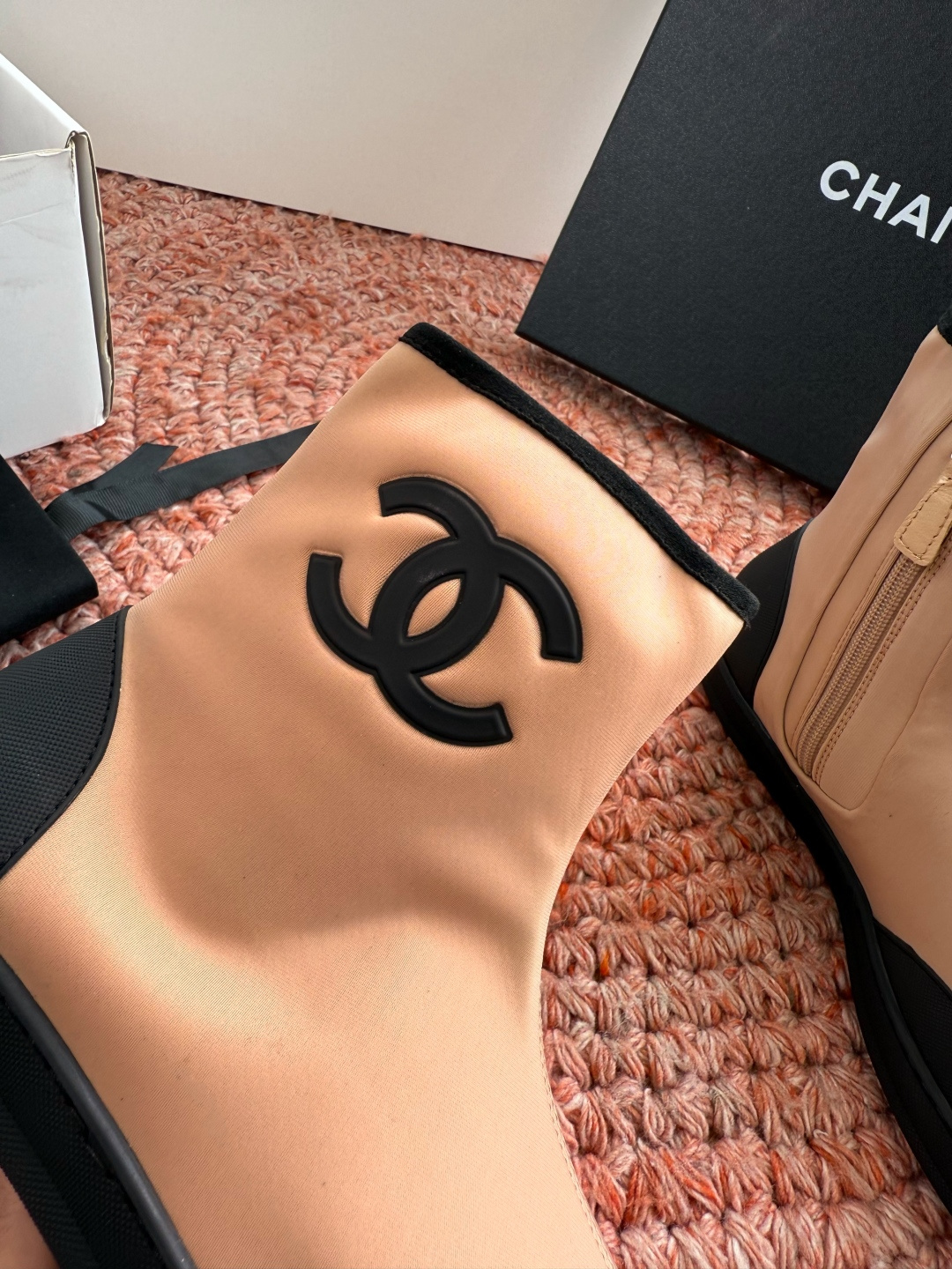 🌾G027顶级品质CHANEL26M🏖️懒人必备弹力靴今年九紫离火说是要穿点红色，一直想入好穿的红鞋，上