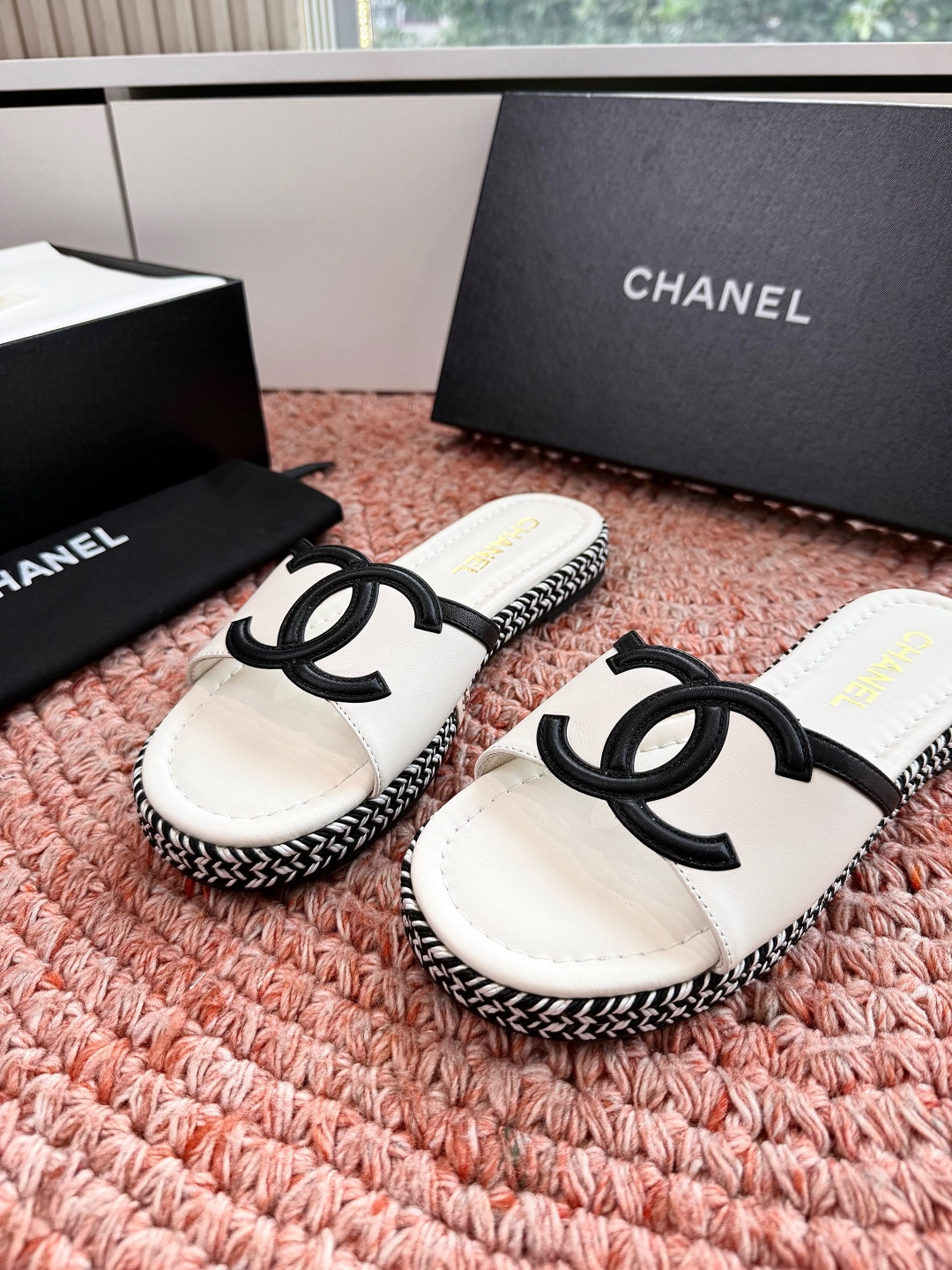 🌾G021顶级Chanel 2026ss小香沙滩凉鞋 顶级专柜品质 每年必入的经典款之一！最新出双C金属