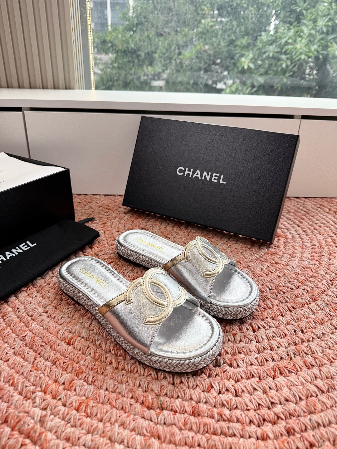 🌾G021顶级Chanel 2026ss小香沙滩凉鞋 顶级专柜品质 每年必入的经典款之一！最新出双C金属