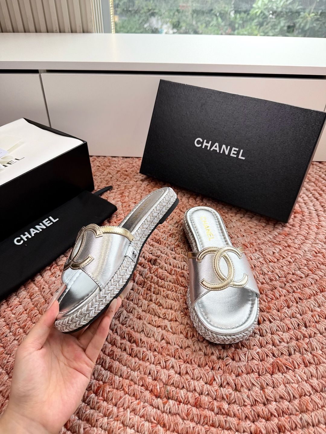 🌾G021顶级Chanel 2026ss小香沙滩凉鞋 顶级专柜品质 每年必入的经典款之一！最新出双C金属