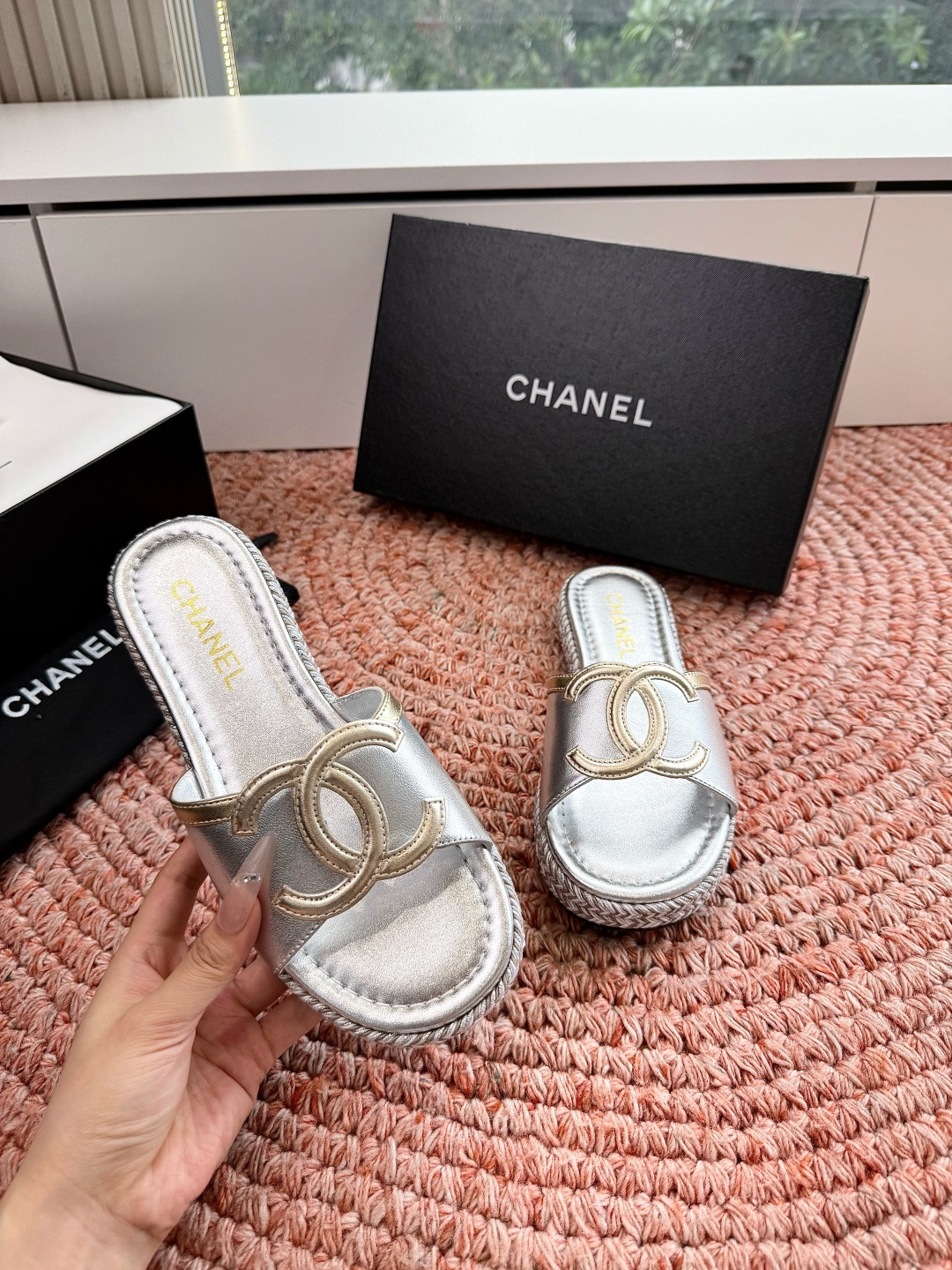 🌾G021顶级Chanel 2026ss小香沙滩凉鞋 顶级专柜品质 每年必入的经典款之一！最新出双C金属
