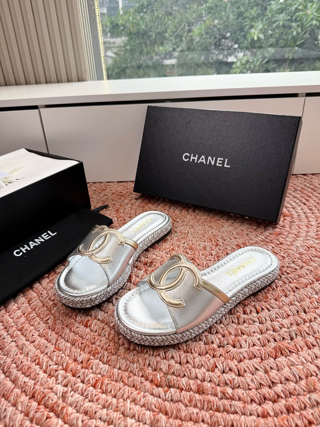 🌾G021顶级Chanel 2026ss小香沙滩凉鞋 顶级专柜品质 每年必入的经典款之一！最新出双C金属
