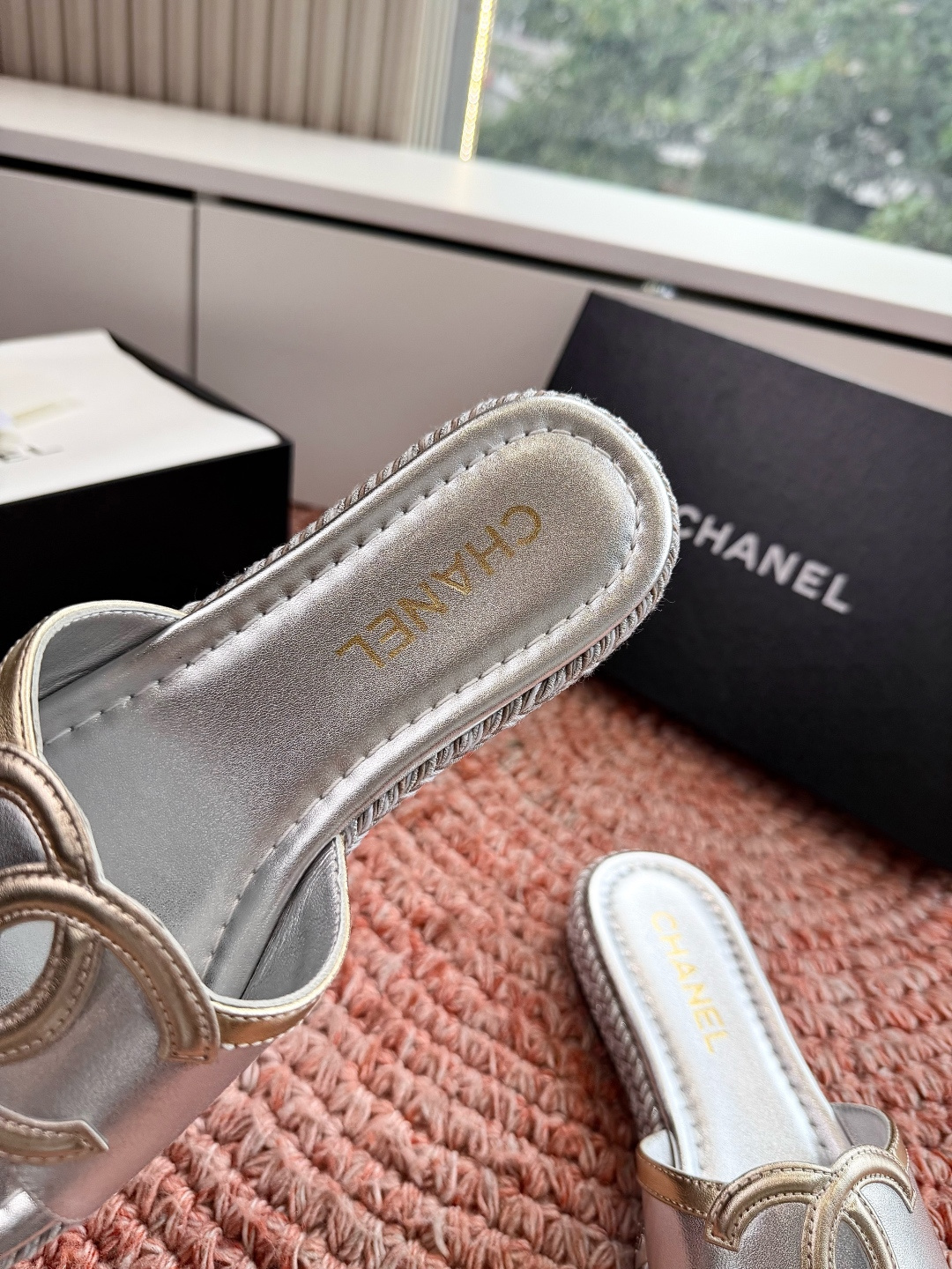 🌾G021顶级Chanel 2026ss小香沙滩凉鞋 顶级专柜品质 每年必入的经典款之一！最新出双C金属