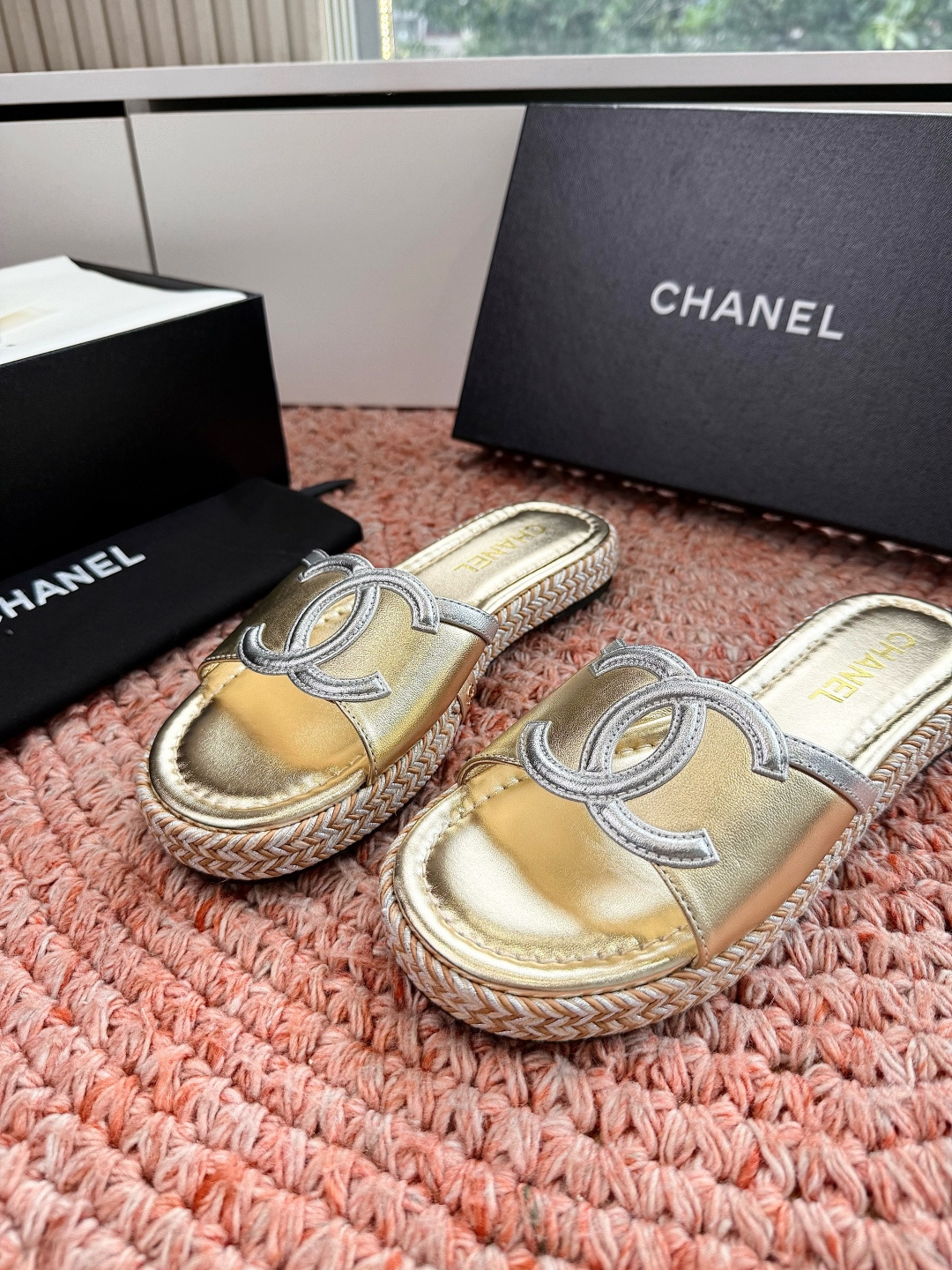 🌾G021顶级Chanel 2026ss小香沙滩凉鞋 顶级专柜品质 每年必入的经典款之一！最新出双C金属