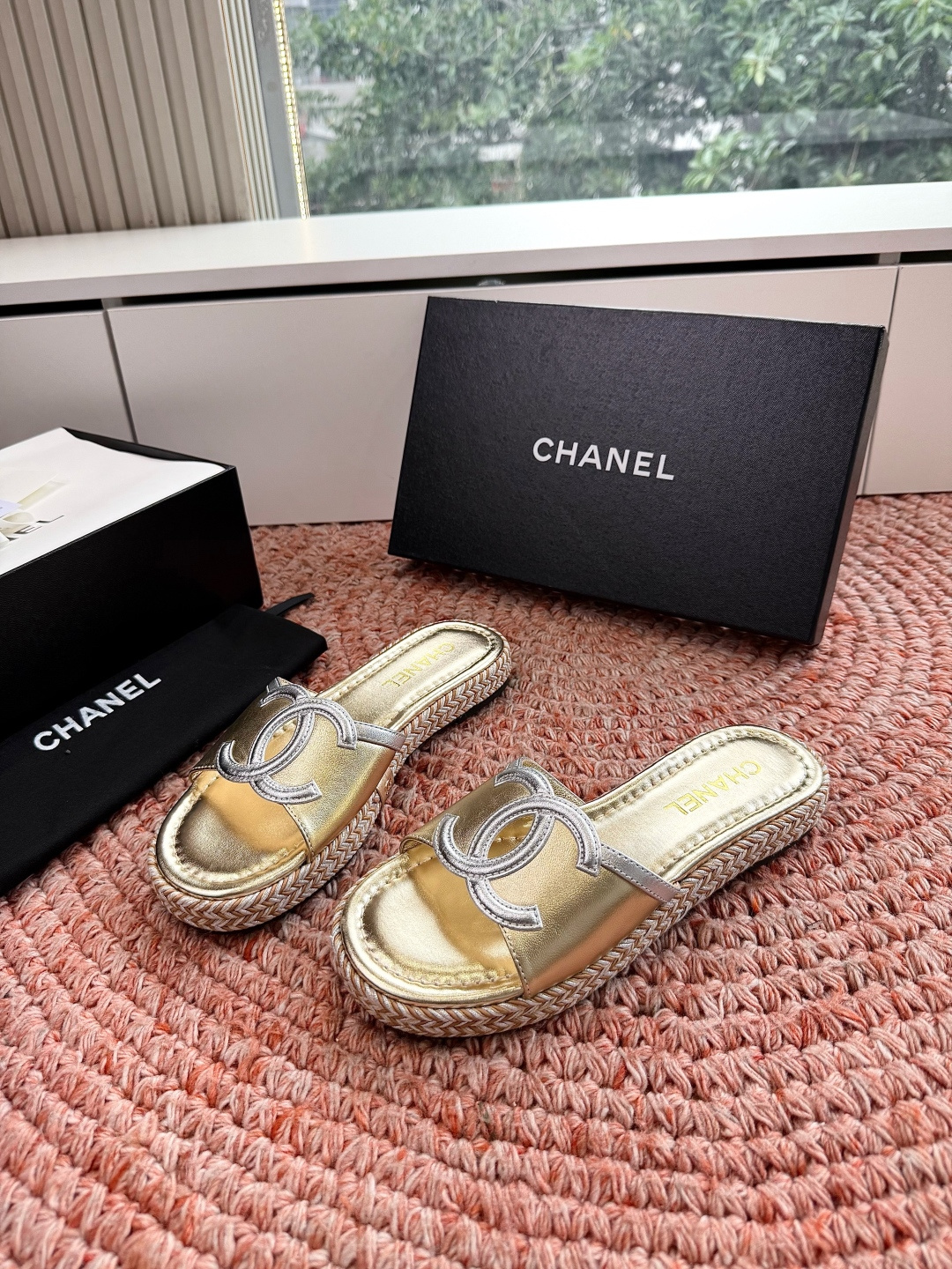 🌾G021顶级Chanel 2026ss小香沙滩凉鞋 顶级专柜品质 每年必入的经典款之一！最新出双C金属
