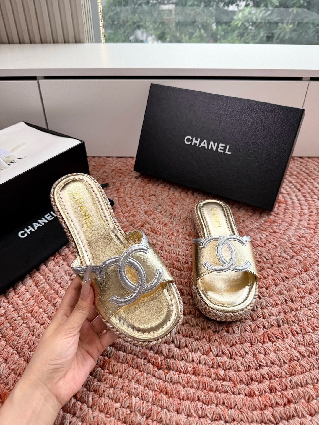 🌾G021顶级Chanel 2026ss小香沙滩凉鞋 顶级专柜品质 每年必入的经典款之一！最新出双C金属