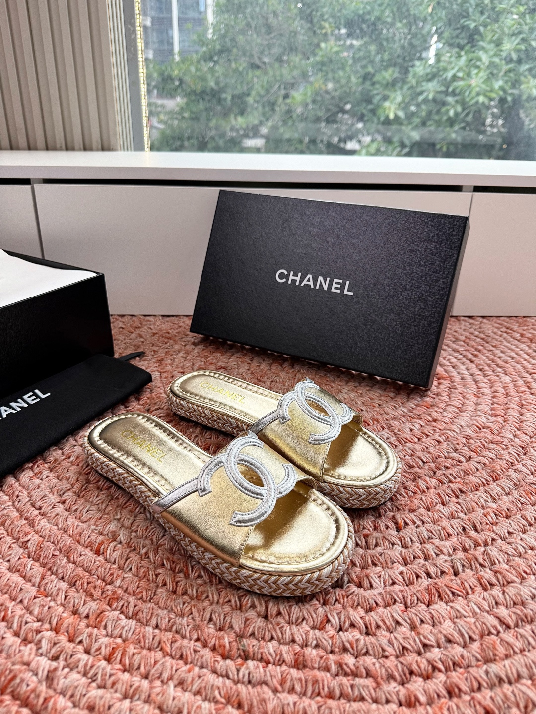 🌾G021顶级Chanel 2026ss小香沙滩凉鞋 顶级专柜品质 每年必入的经典款之一！最新出双C金属