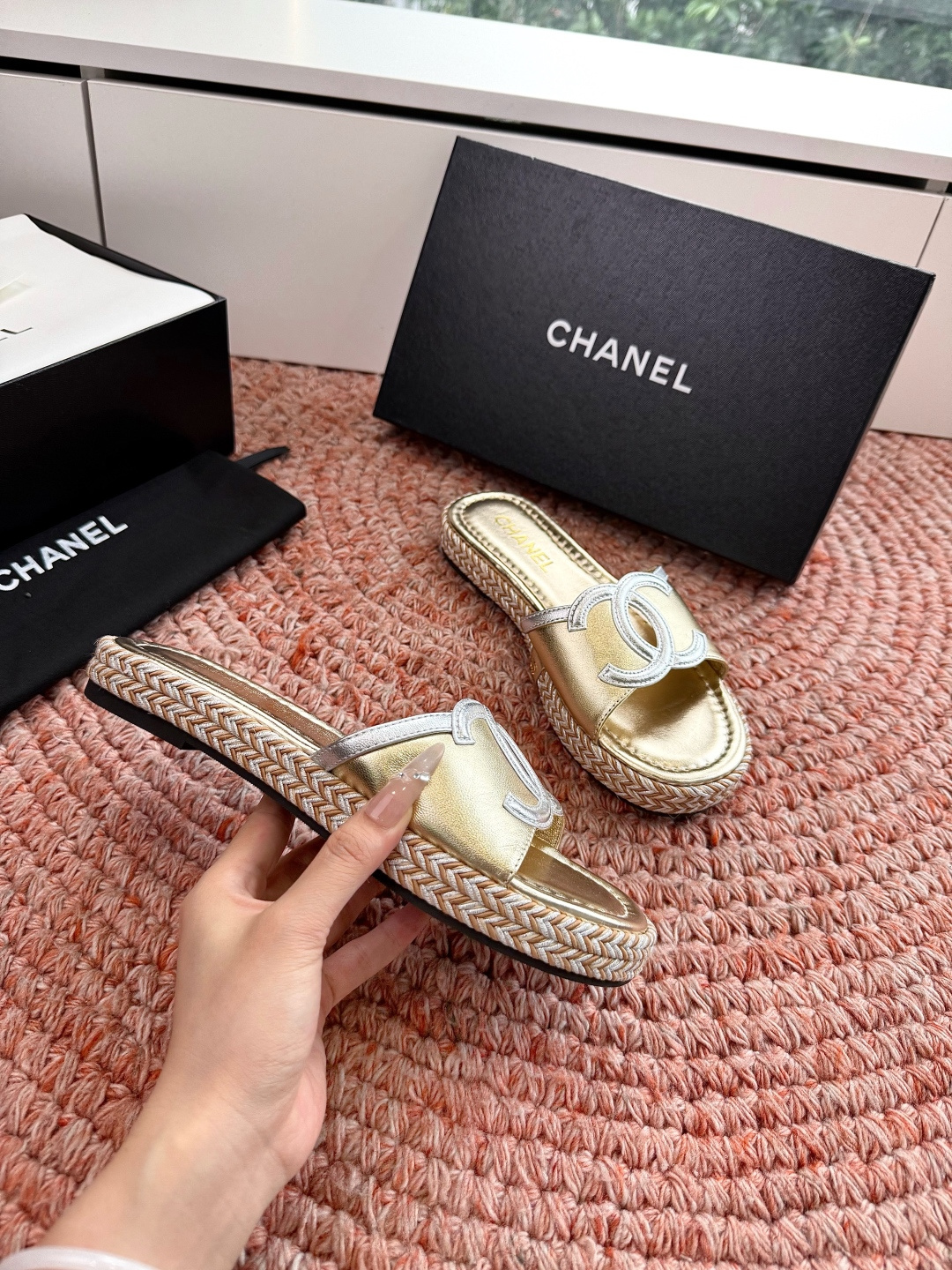 🌾G021顶级Chanel 2026ss小香沙滩凉鞋 顶级专柜品质 每年必入的经典款之一！最新出双C金属