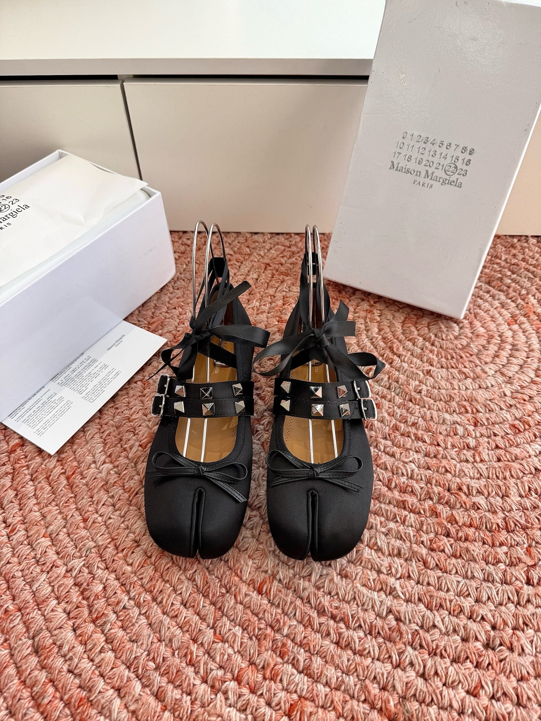 P🌾 G012Maison Margiela* 马吉拉𝟐𝟔𝐀𝐖新品MM6分趾tabi芭蕾鞋｜极简主义的柔