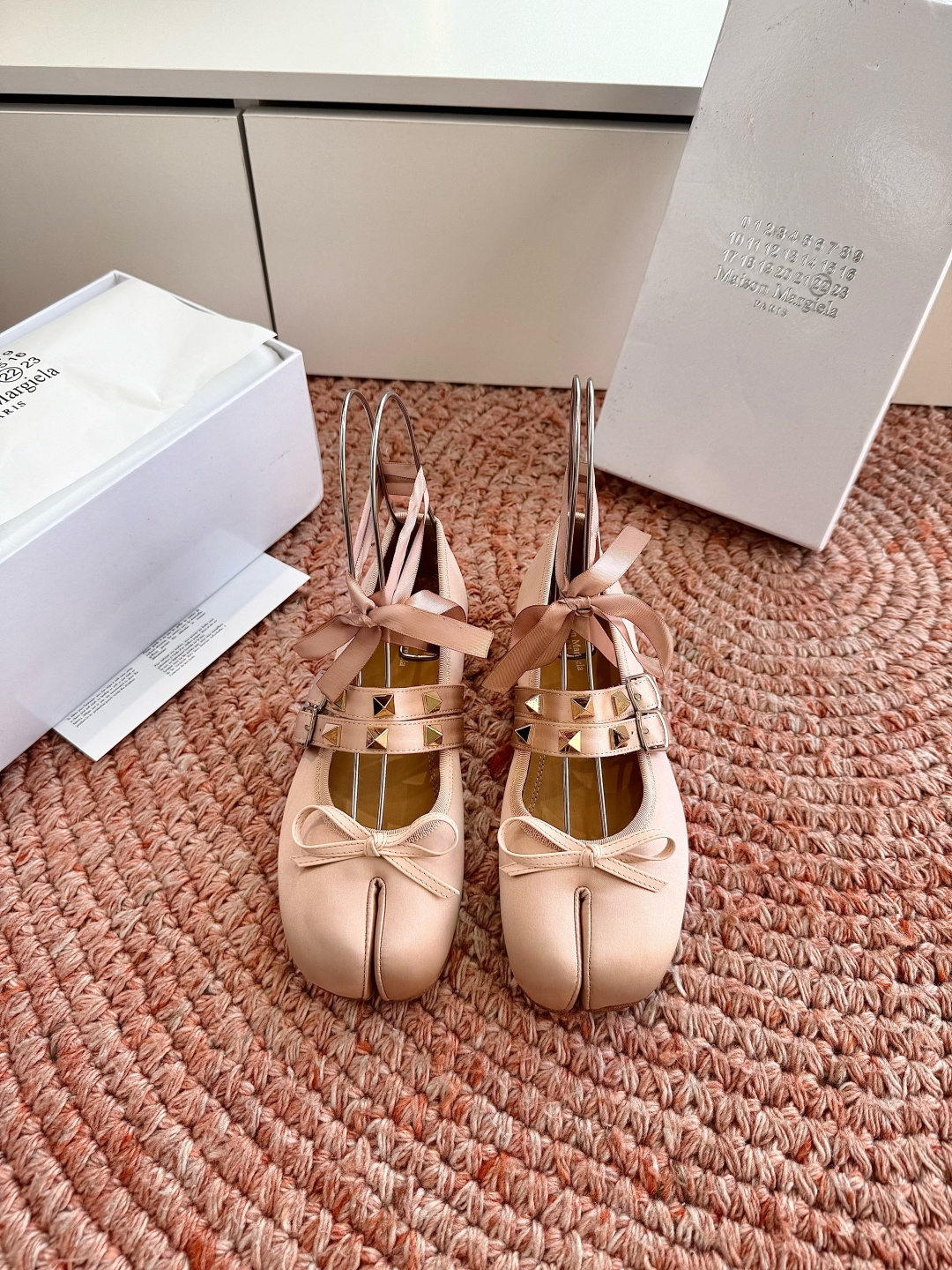 P🌾 G012Maison Margiela* 马吉拉𝟐𝟔𝐀𝐖新品MM6分趾tabi芭蕾鞋｜极简主义的柔