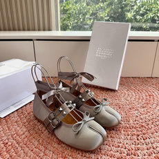 P🌾 G012Maison Margiela* 马吉拉𝟐𝟔𝐀𝐖新品MM6分趾tabi芭蕾鞋|极简主义的柔 P🌾 G012Maison Margiela* 马吉拉𝟐𝟔𝐀𝐖新品MM6分趾tabi芭蕾鞋|极简主义的柔