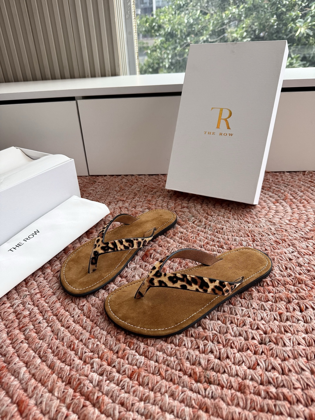 🌾所见即所得G679代购级别the roe慕乐夹脚拖鞋一定要收了它 有一丢高级又简约的感觉其实除了好看以 🌾所见即所得G679代购级别the roe慕乐夹脚拖鞋一定要收了它 有一丢高级又简约的感觉其实除了好看以