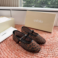 🌾G213Unfolio 26ss 夏季新款简约而不简单 交叉带设计 勾勒随性线条透气网面质朴棕褐 还是 🌾G213Unfolio 26ss 夏季新款简约而不简单 交叉带设计 勾勒随性线条透气网面质朴棕褐 还是