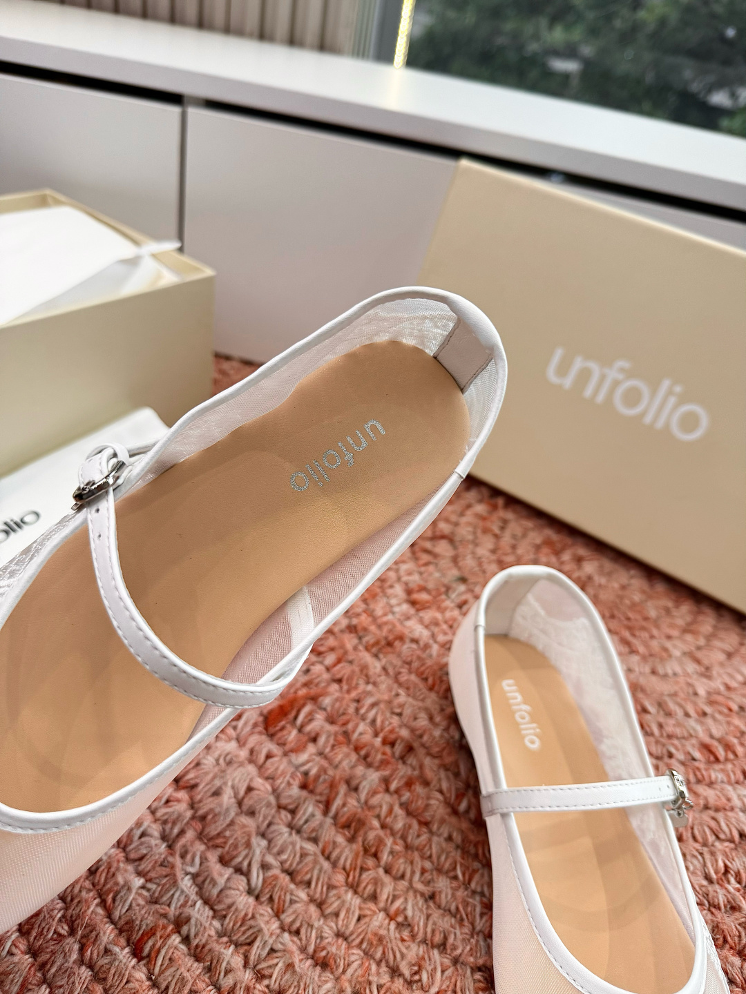 🌾G213Unfolio 26ss 夏季新款简约而不简单 交叉带设计 勾勒随性线条透气网面质朴棕褐 还是