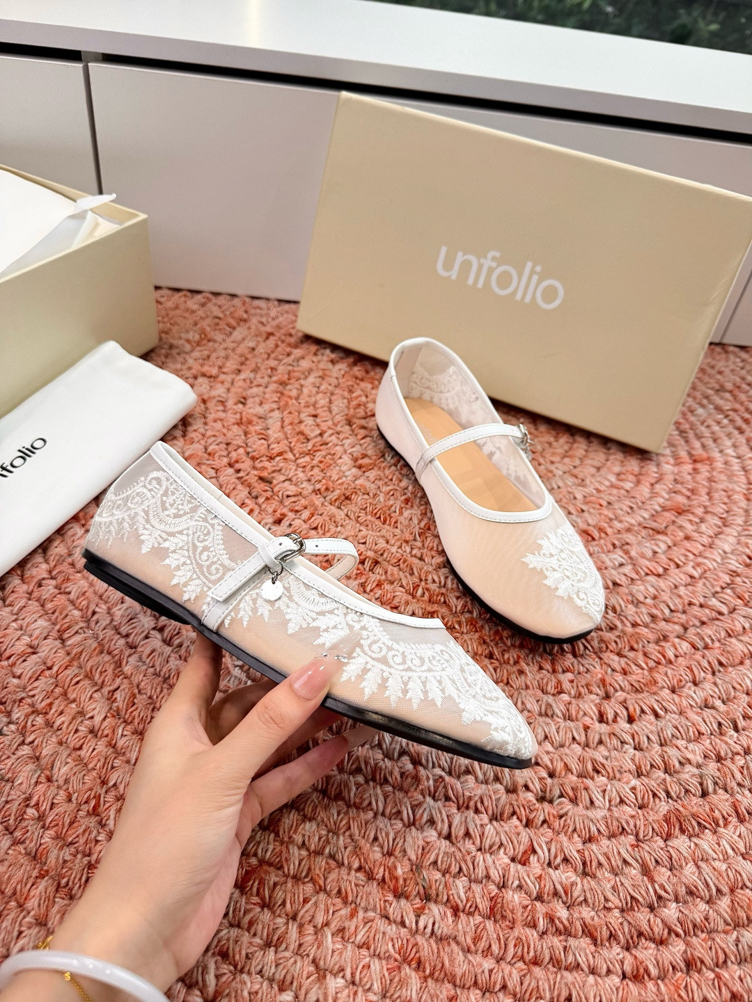 🌾G213Unfolio 26ss 夏季新款简约而不简单 交叉带设计 勾勒随性线条透气网面质朴棕褐 还是