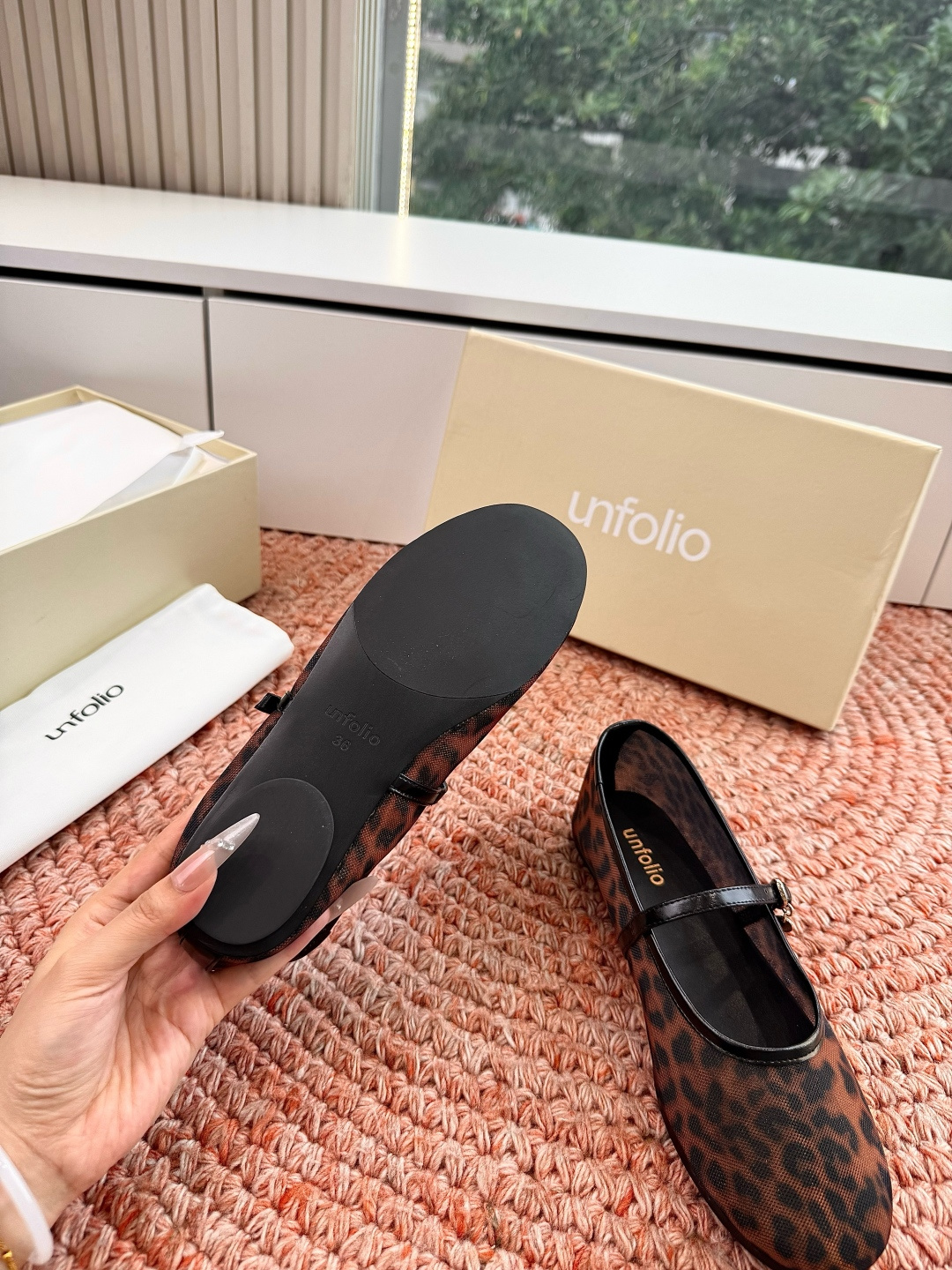 🌾G213Unfolio 26ss 夏季新款简约而不简单 交叉带设计 勾勒随性线条透气网面质朴棕褐 还是 🌾G213Unfolio 26ss 夏季新款简约而不简单 交叉带设计 勾勒随性线条透气网面质朴棕褐 还是