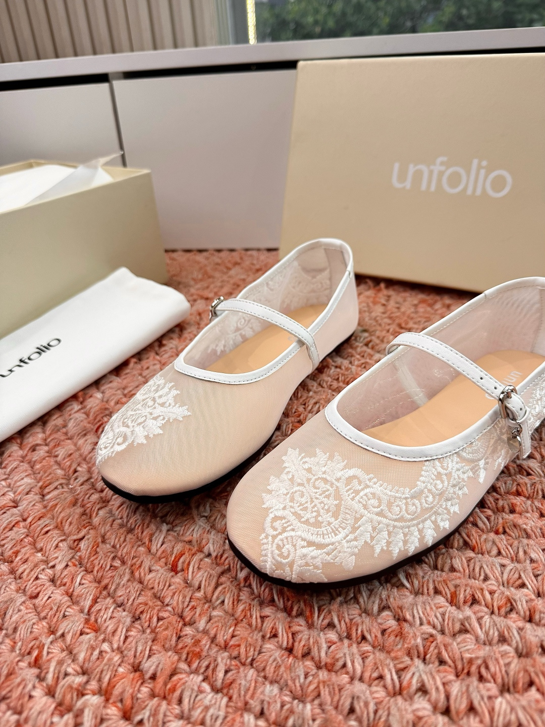 🌾G213Unfolio 26ss 夏季新款简约而不简单 交叉带设计 勾勒随性线条透气网面质朴棕褐 还是