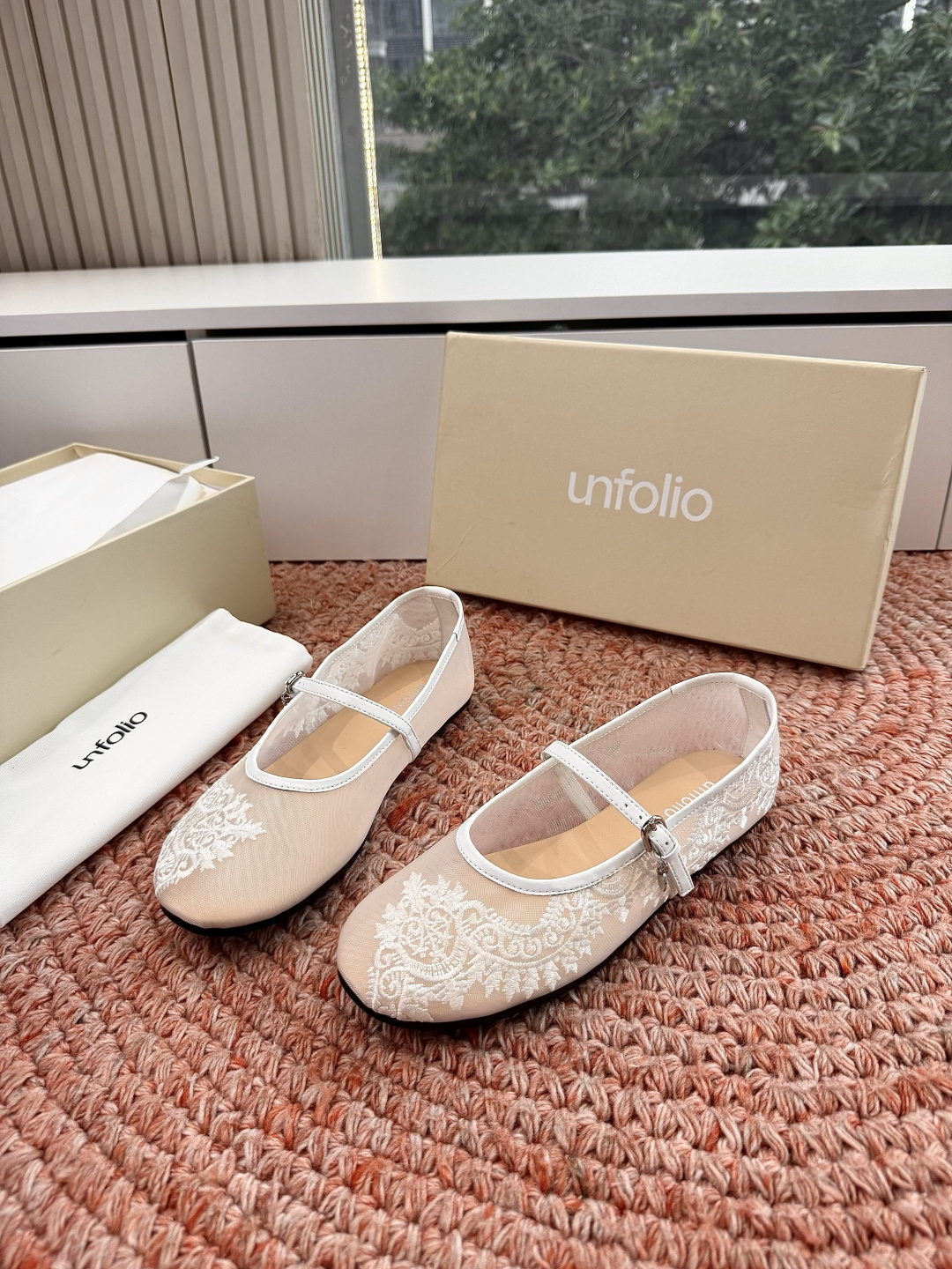 🌾G213Unfolio 26ss 夏季新款简约而不简单 交叉带设计 勾勒随性线条透气网面质朴棕褐 还是