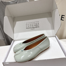 高版本出厂 平底 【Maison Margiela】MM6马吉拉2026ss新品夏季平底分趾鞋凉鞋~夏季 高版本出厂 平底 【Maison Margiela】MM6马吉拉2026ss新品夏季平底分趾鞋凉鞋~夏季
