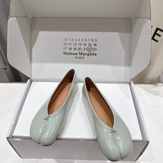 高版本出厂 平底 【Maison Margiela】MM6马吉拉2026ss新品夏季平底分趾鞋凉鞋~夏季 高版本出厂 平底 【Maison Margiela】MM6马吉拉2026ss新品夏季平底分趾鞋凉鞋~夏季