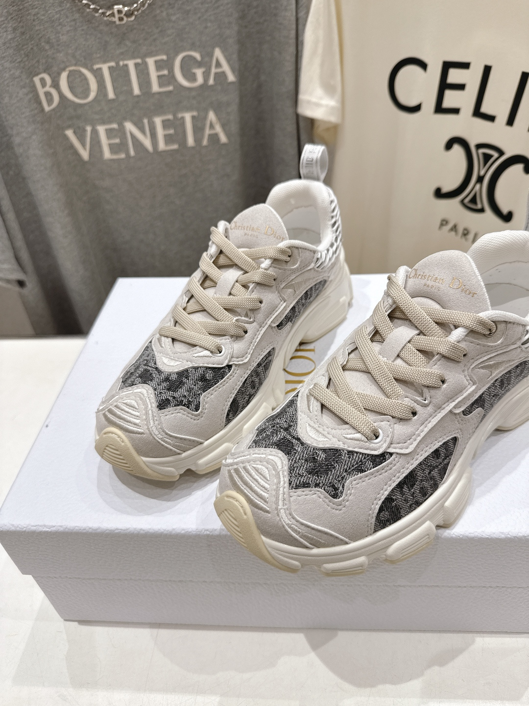市场高版本    Dior*迪奥D家2026ss新款新色厚底休闲运动鞋老爹鞋，融入d家高定精神诠释经典跑
