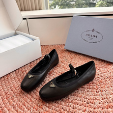 🌾G887统一飞机盒顶级品质所见即所得Prada/普拉达26WF早春新品复古三角标褶皱粗跟平底玛丽珍鞋单 🌾G887统一飞机盒顶级品质所见即所得Prada/普拉达26WF早春新品复古三角标褶皱粗跟平底玛丽珍鞋单