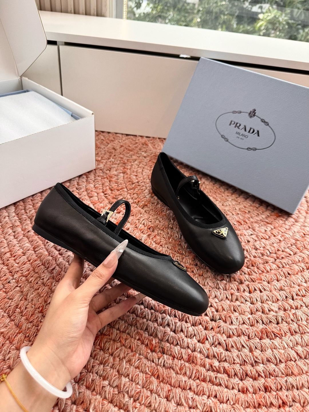 🌾G887统一飞机盒顶级品质所见即所得Prada/普拉达26WF早春新品复古三角标褶皱粗跟平底玛丽珍鞋单 🌾G887统一飞机盒顶级品质所见即所得Prada/普拉达26WF早春新品复古三角标褶皱粗跟平底玛丽珍鞋单