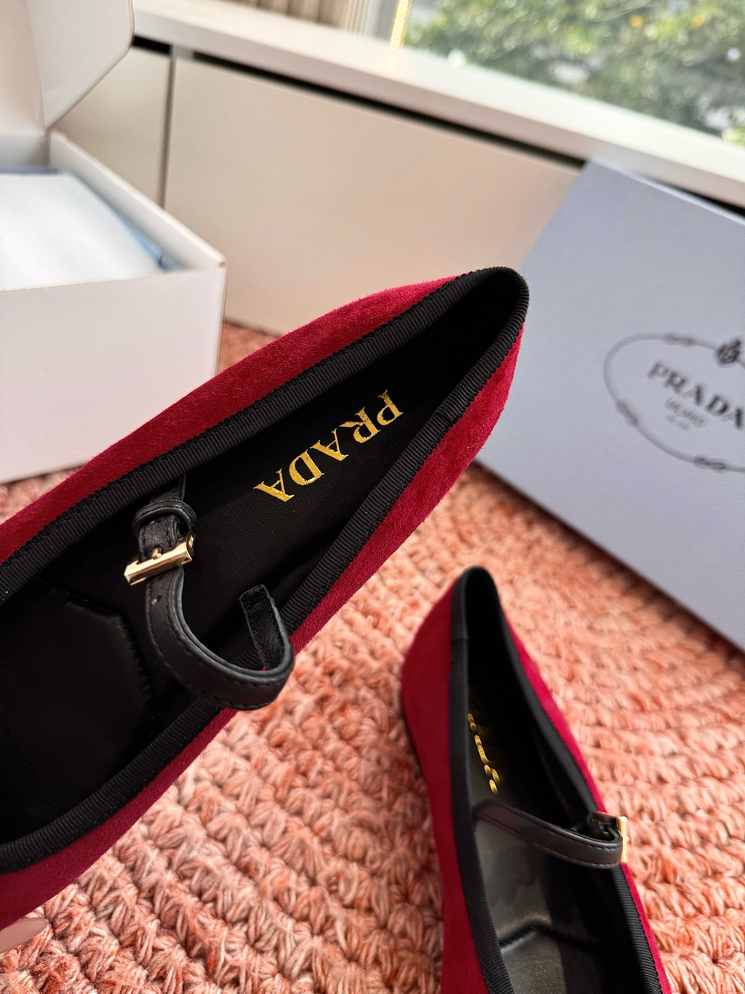 🌾G887统一飞机盒顶级品质所见即所得Prada/普拉达26WF早春新品复古三角标褶皱粗跟平底玛丽珍鞋单 🌾G887统一飞机盒顶级品质所见即所得Prada/普拉达26WF早春新品复古三角标褶皱粗跟平底玛丽珍鞋单
