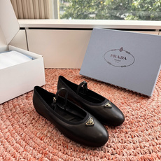 🌾G887统一飞机盒顶级品质所见即所得Prada/普拉达26WF早春新品复古三角标褶皱粗跟平底玛丽珍鞋单 🌾G887统一飞机盒顶级品质所见即所得Prada/普拉达26WF早春新品复古三角标褶皱粗跟平底玛丽珍鞋单